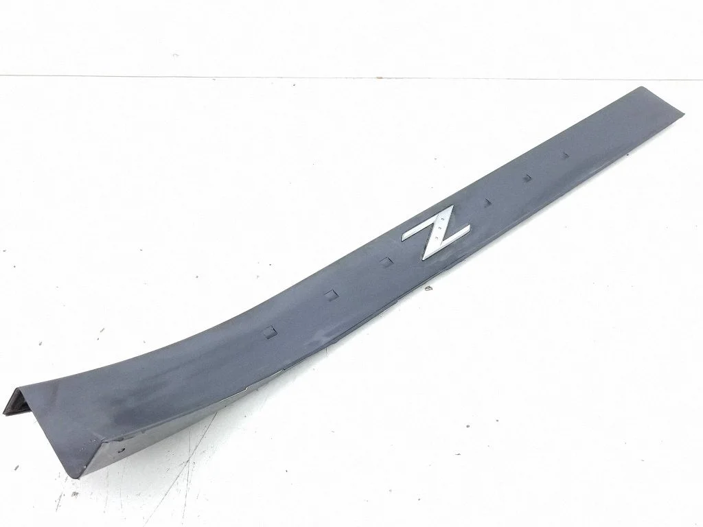 Front sill trim cover – Nissan 350Z (2002-2009)