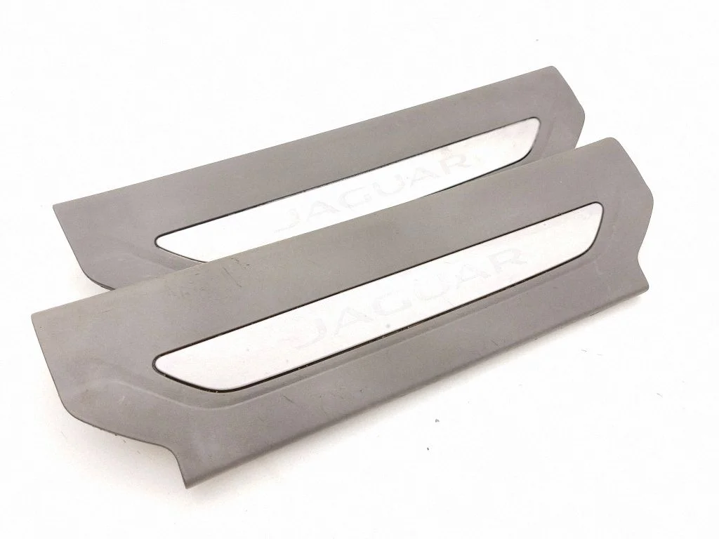 Front sill trim cover HK8313200