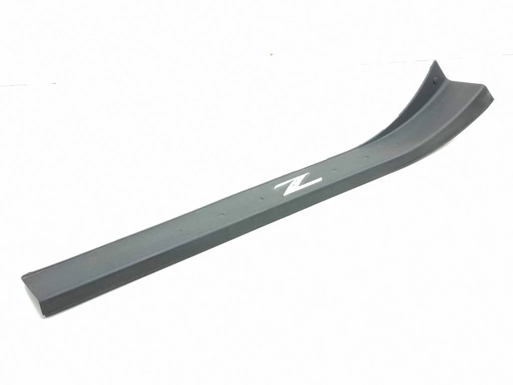 Front sill trim cover – Nissan 350Z (2002-2009)
