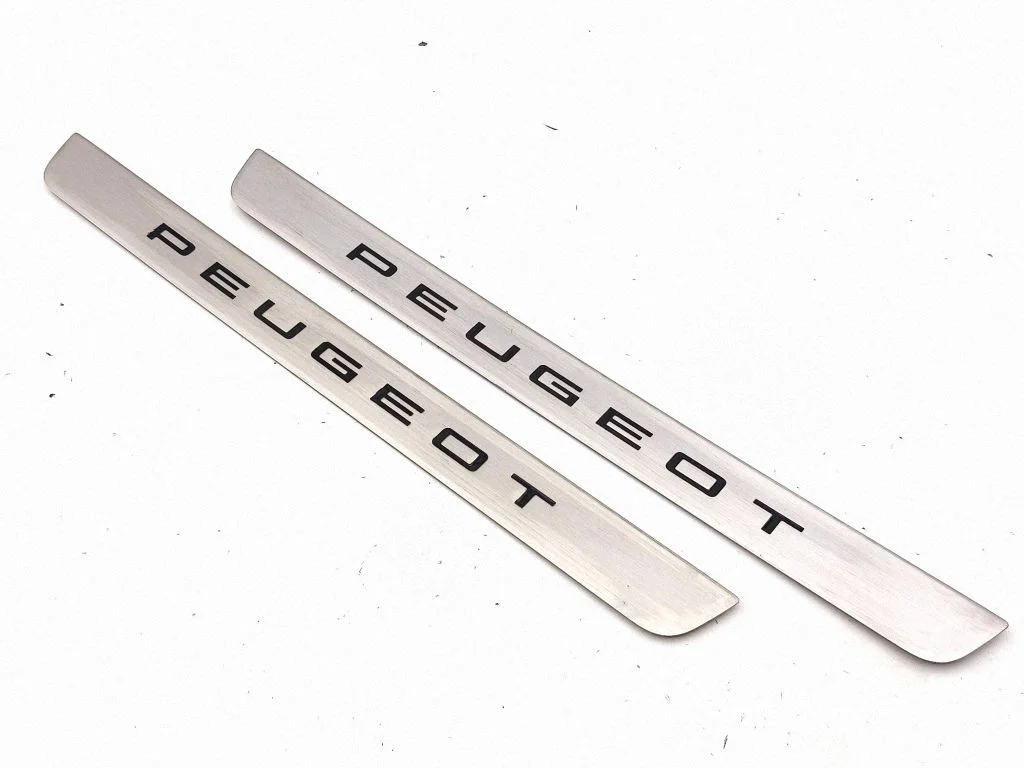 Front sill trim cover 98532023RW