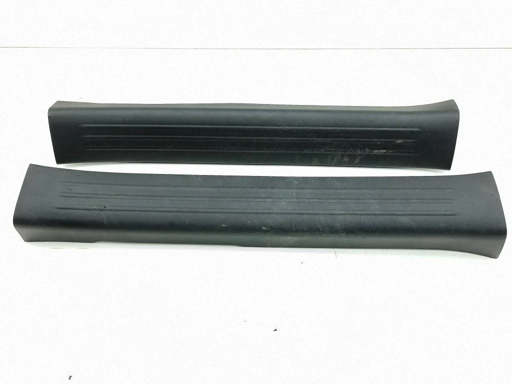 Listwa progowa przednia (wewnętrzna) KB7W68720