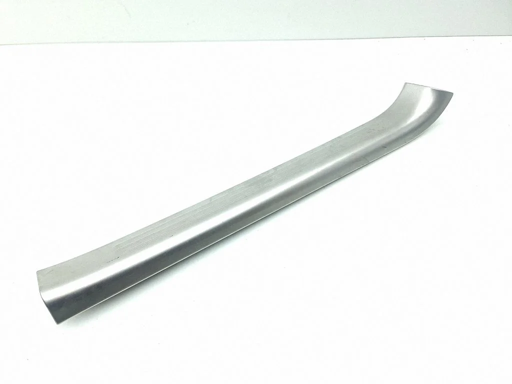 Front sill trim cover 3W4863382L