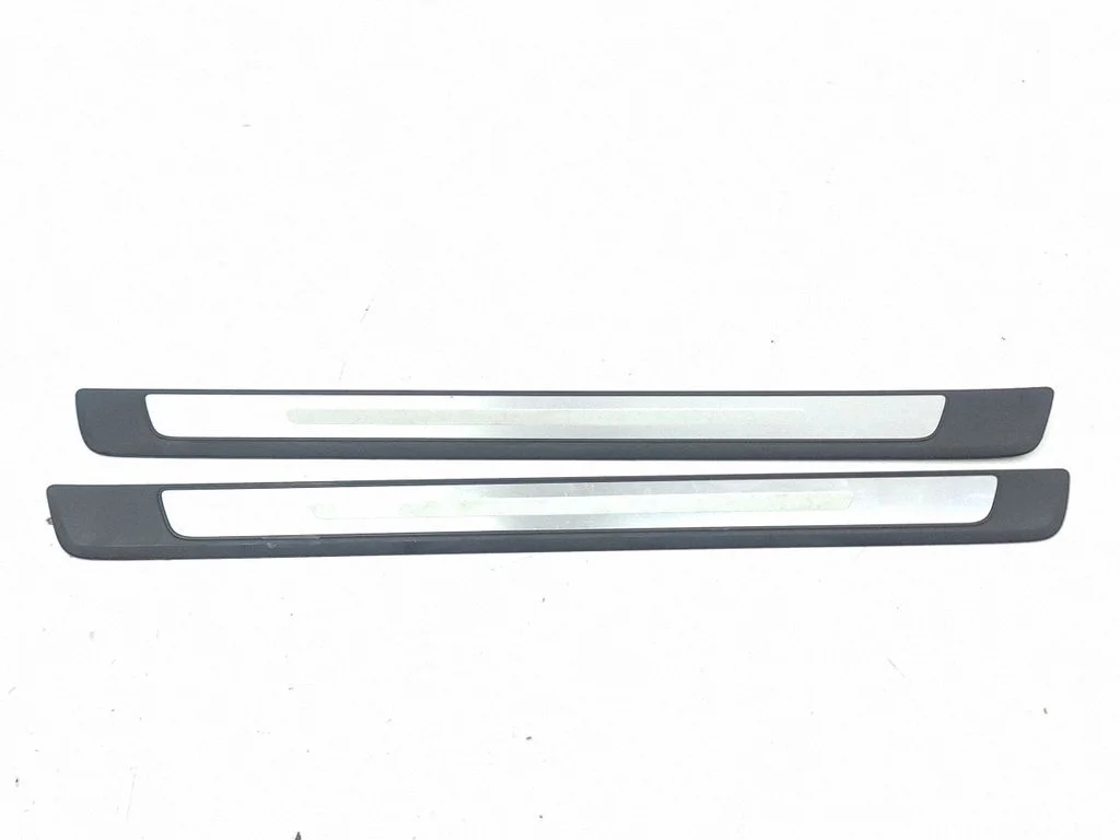 Front sill trim cover 8W0853373F