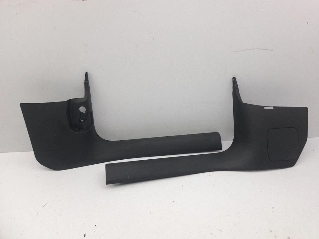 Front sill trim cover 8W2867272A