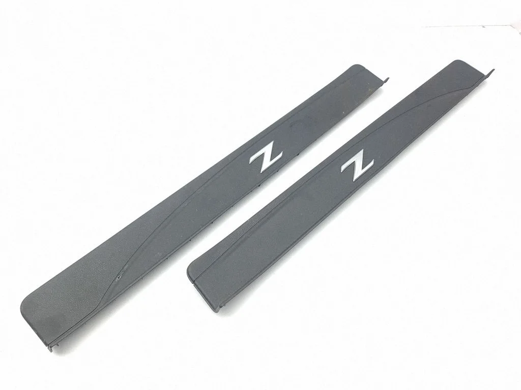 Front sill trim cover 769B01EA0A