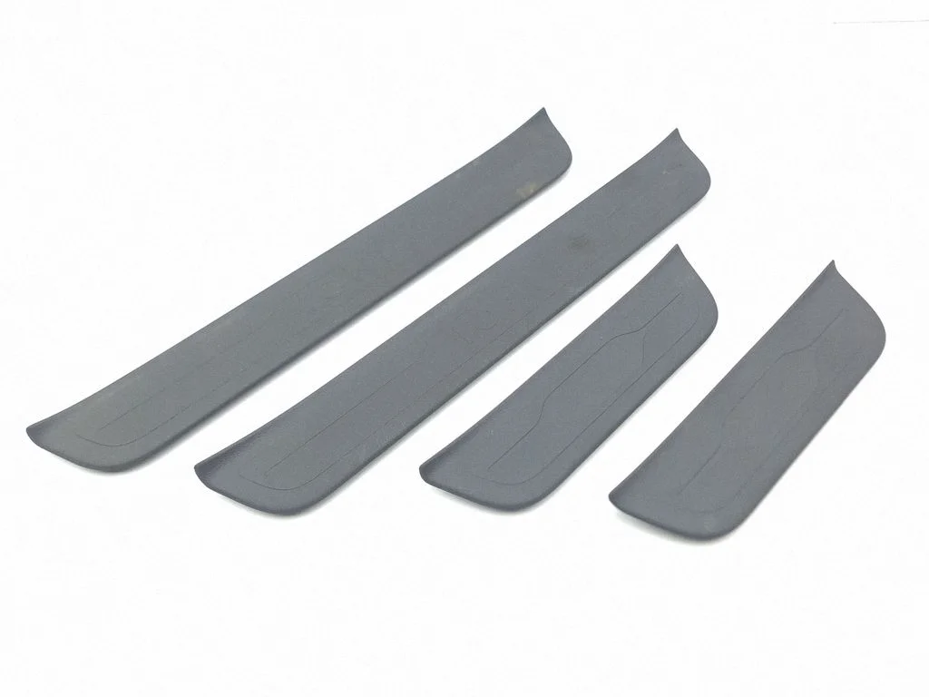 Front sill trim cover 85873G2000