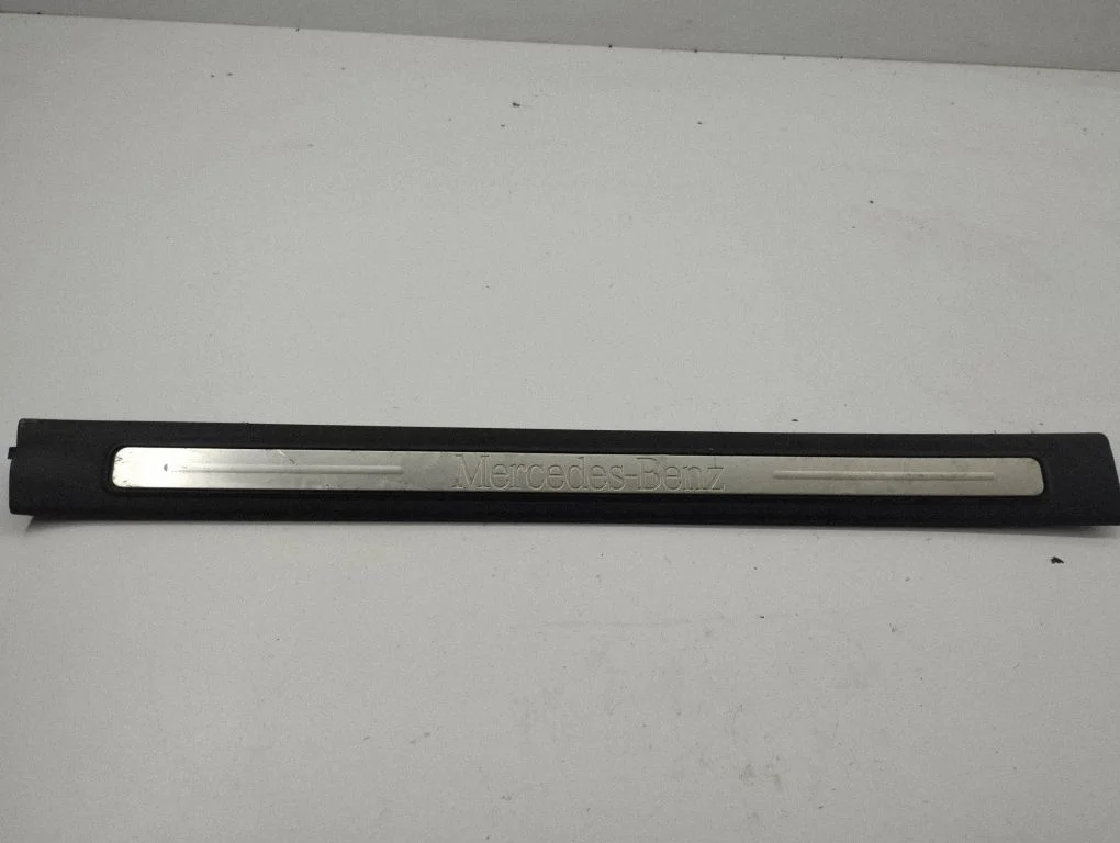 Priekšējā sliekšņa apdare (iekšējā) A1696800074