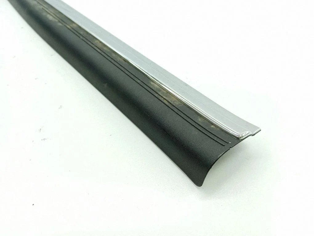 Front sill trim cover – Mercedes-Benz CLS-Class C219 (2003-2011)