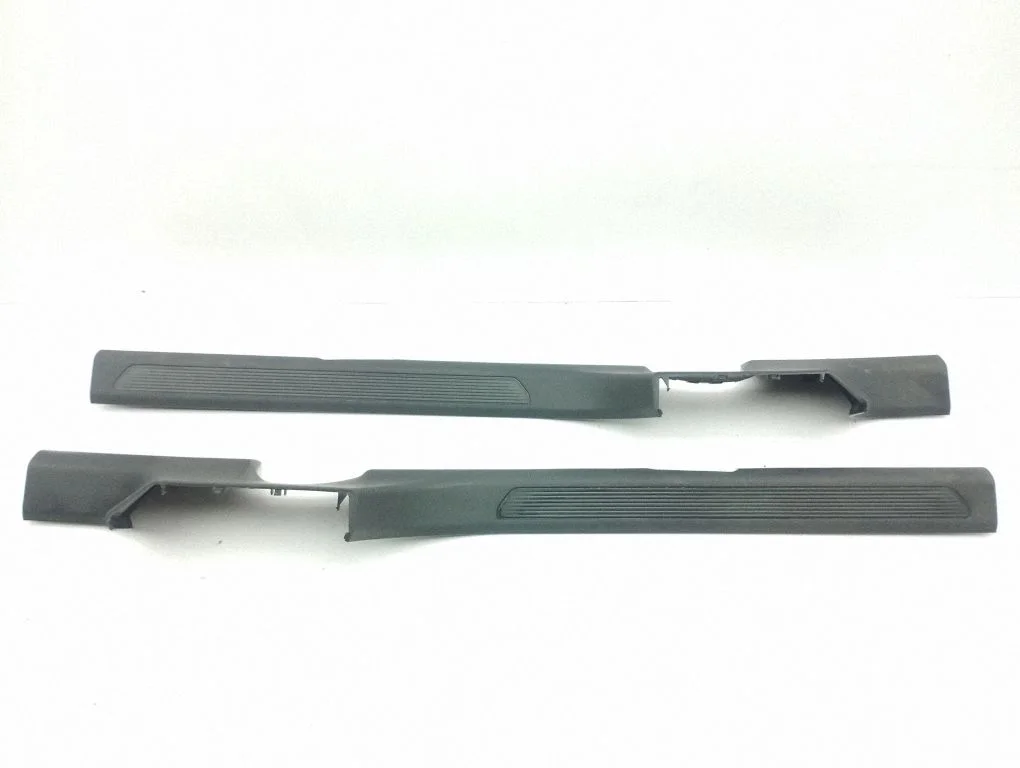 Front sill trim cover 10A853372B