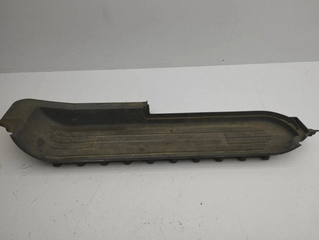 Front sill trim cover P0099418