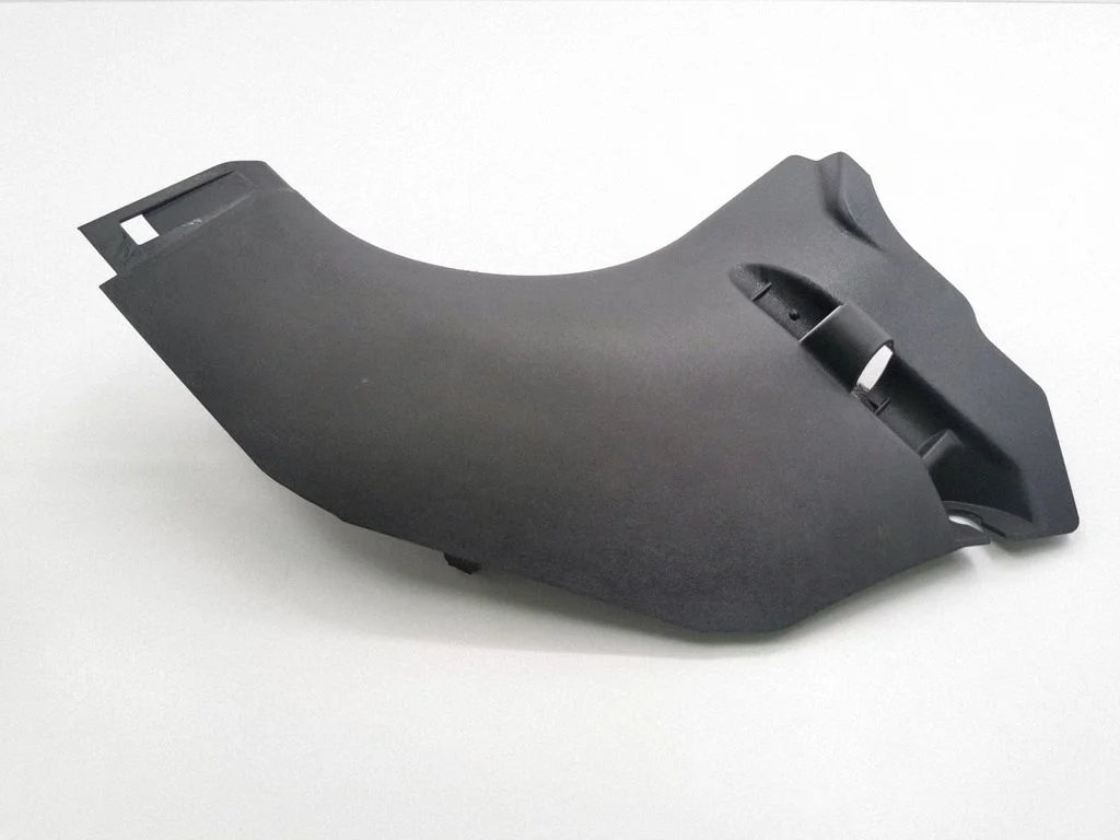 Front sill trim cover 7217A017
