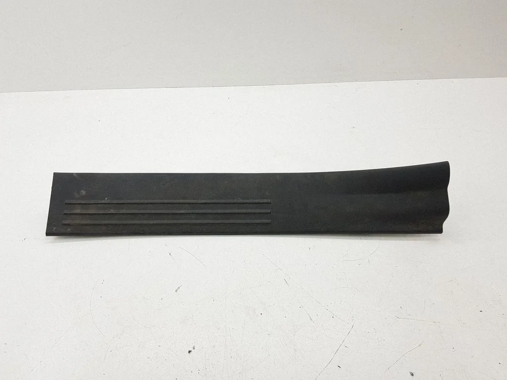 Priekšējā sliekšņa apdare (iekšējā) F1028301A