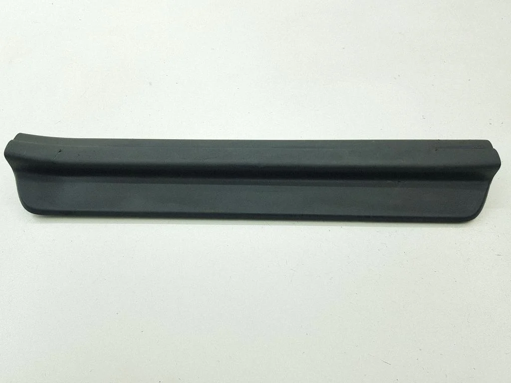 Priekšējā sliekšņa apdare (iekšējā) 858802R000