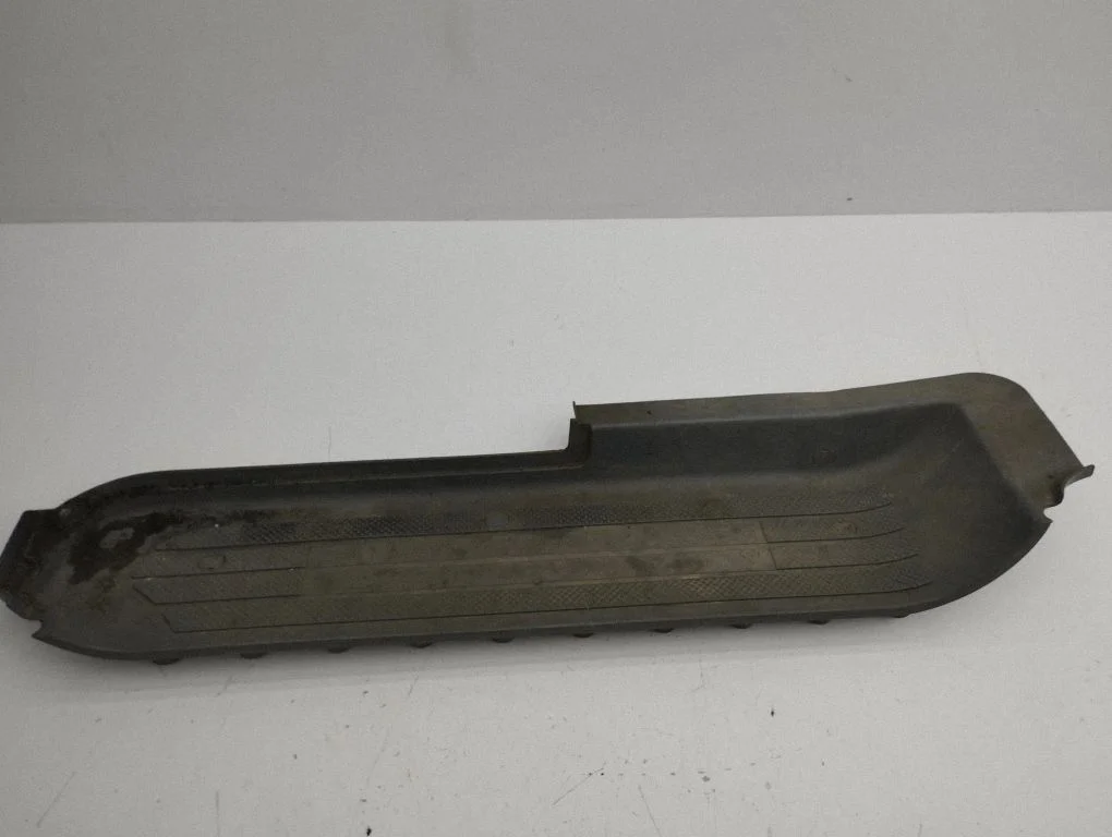 Front sill trim cover P0099419