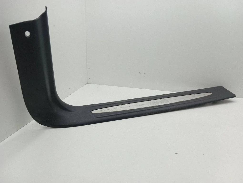 Front sill trim cover 15828435