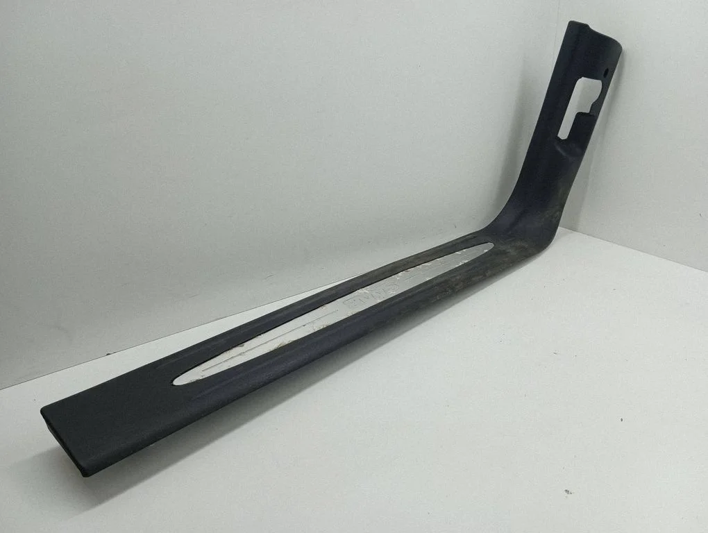 Front sill trim cover 15177609