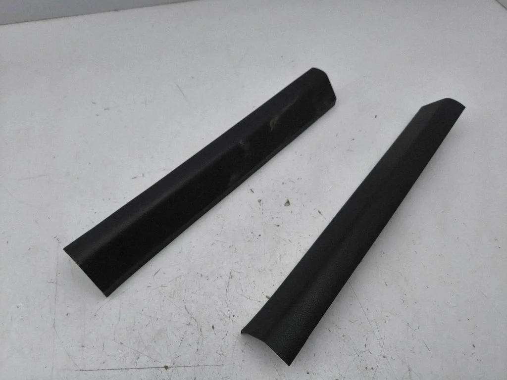 Front sill trim cover EM2BR13200ABW