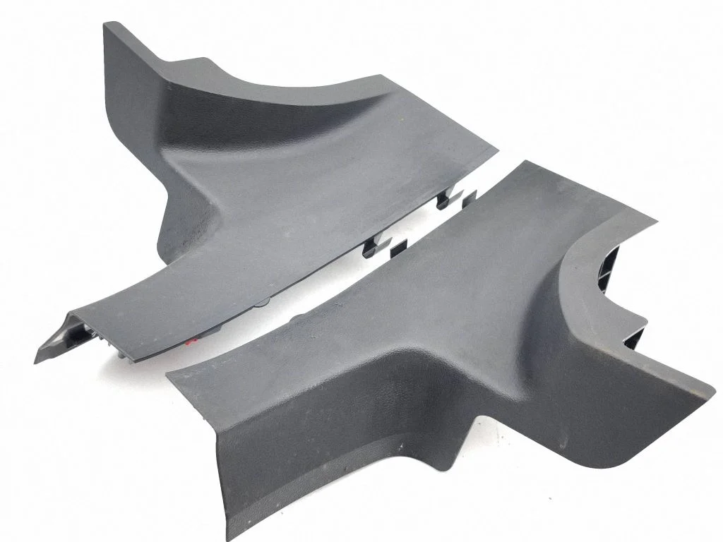 Rear seat side bottom trim D28332JL000