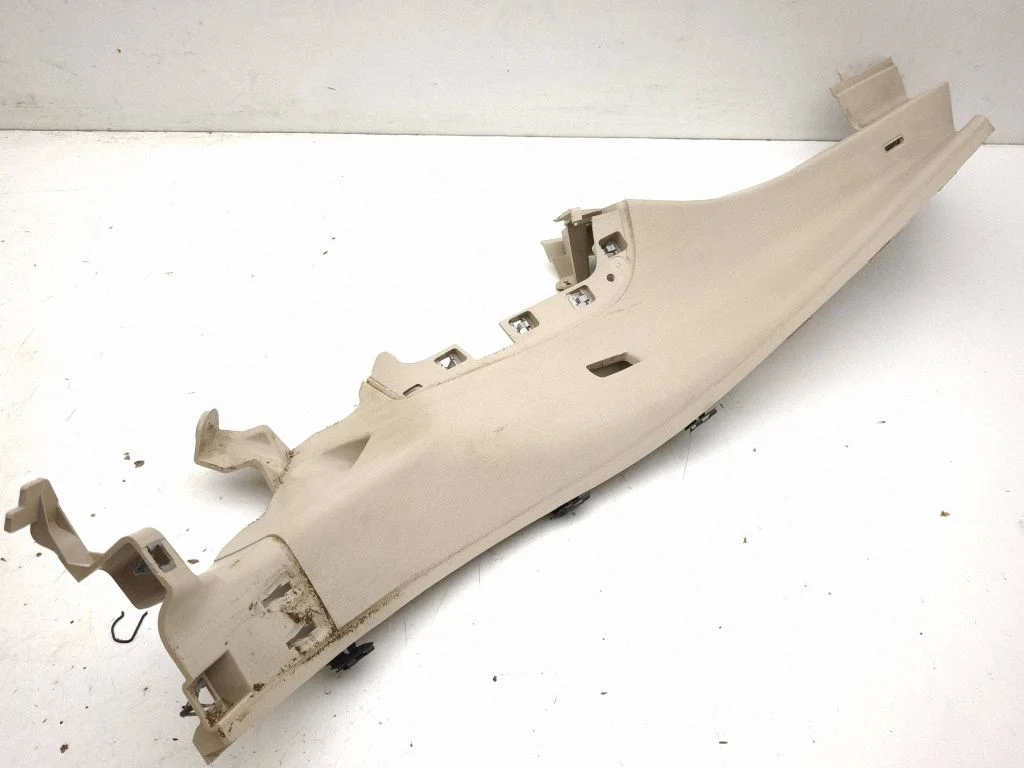 Sānu apdare pie aizmugurējā sēdekļa (apakšā) A2536903501