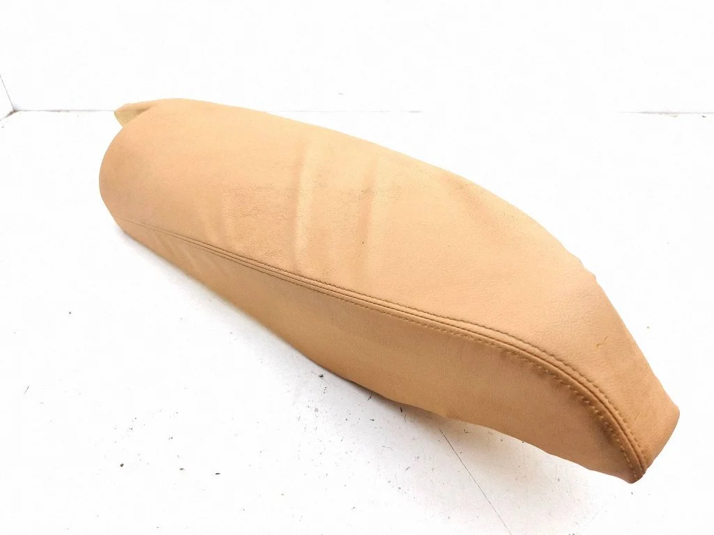 Rear seat side bottom trim – right