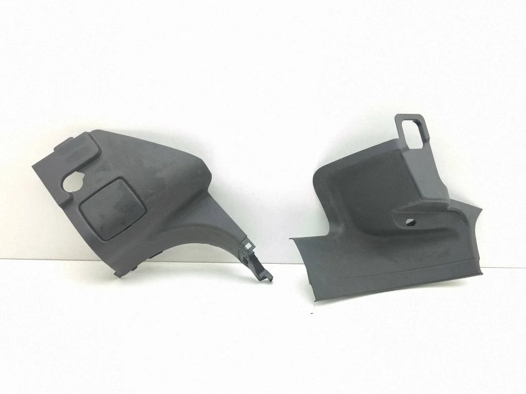 Sānu apdare pie aizmugurējā sēdekļa (apakšā) HK8313245A