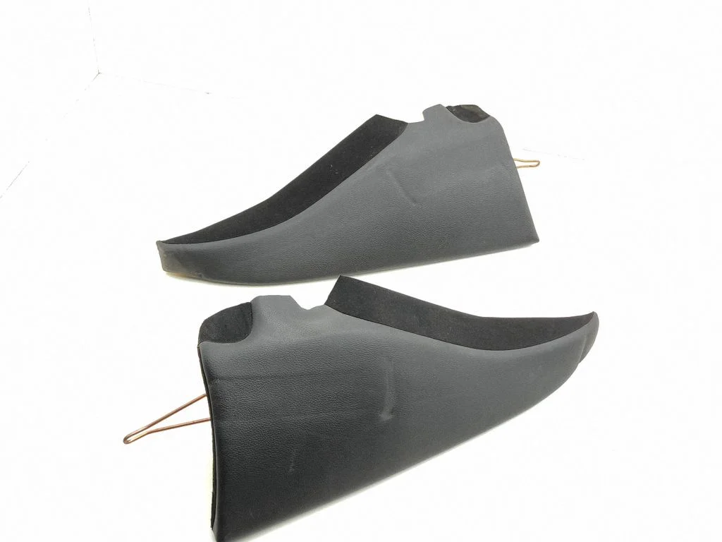 Sānu apdare pie aizmugurējā sēdekļa (augšā) 6043161R9D88