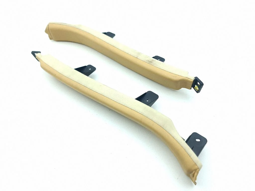 Rear seat side top trim