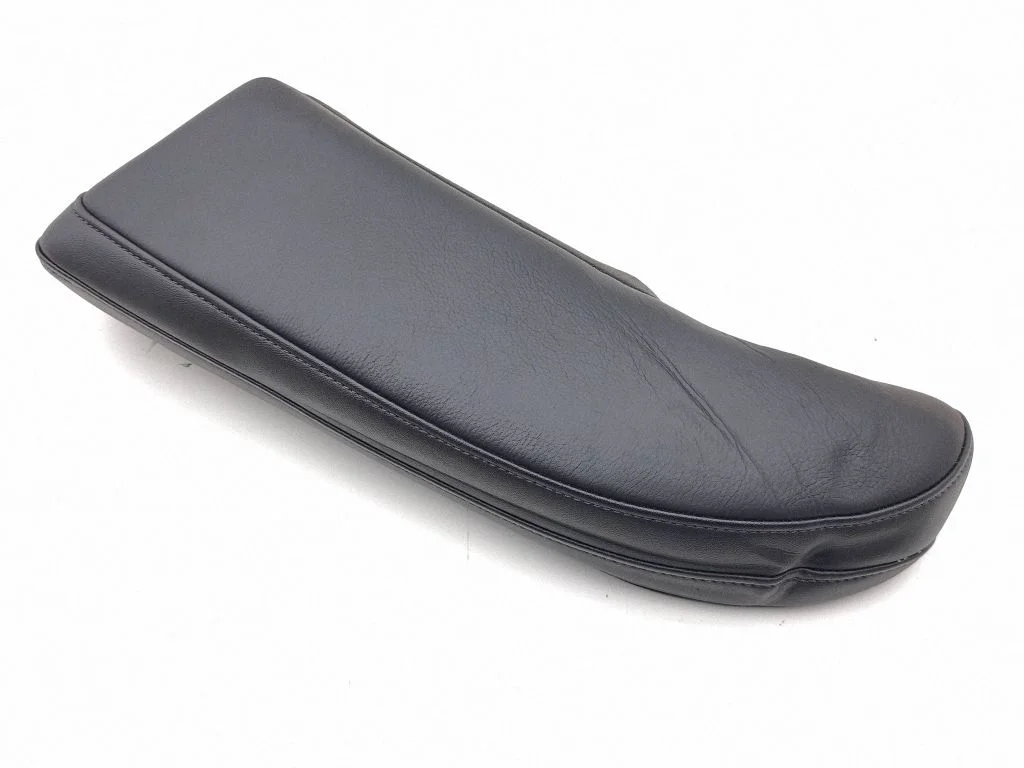 Sānu apdare pie aizmugurējā sēdekļa (augšā) – Porsche Taycan 9J1 (2019-)