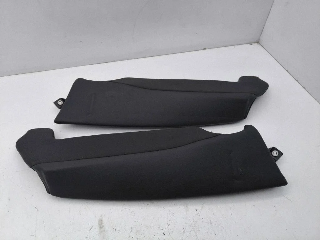 Sānu apdare pie aizmugurējā sēdekļa (augšā) 8W0885703A