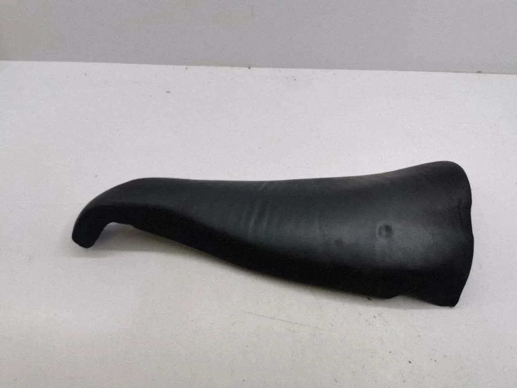 Sānu apdare pie aizmugurējā sēdekļa (augšā) 8107957