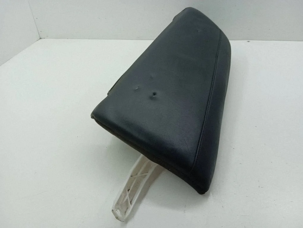 Rear seat side top trim – left