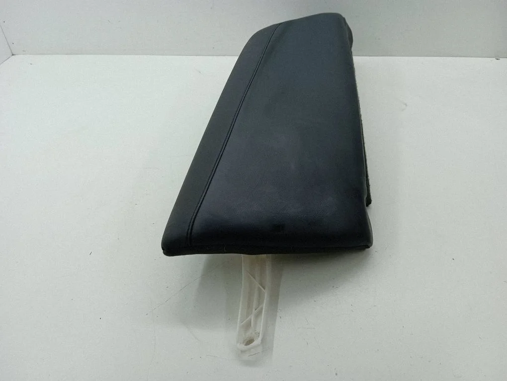 Rear seat side top trim – right