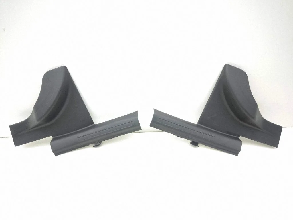 Rear sill trim cover 85875N7000
