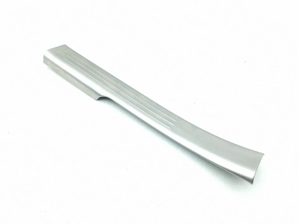 Rear sill trim cover 3W4863382M