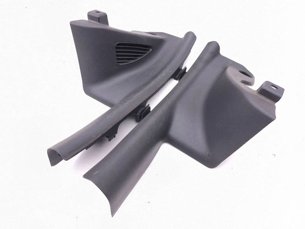 Rear sill trim cover 85886G2000