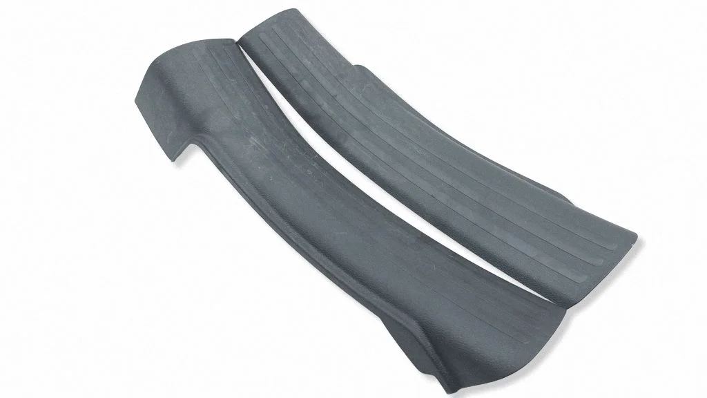 Rear sill trim cover 1UD21DX9AC