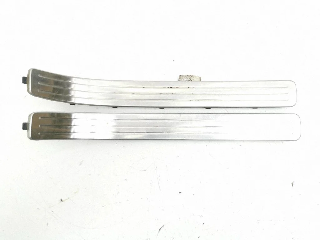 Rear sill trim cover 7L0853793A