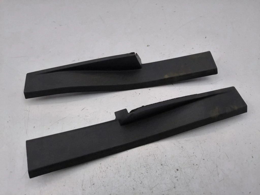Rear sill trim cover EM2BR13245AEW