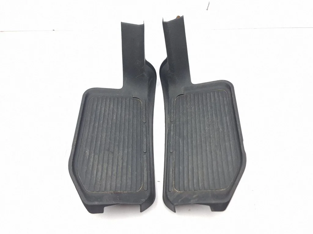 Rear sill trim cover MR402153