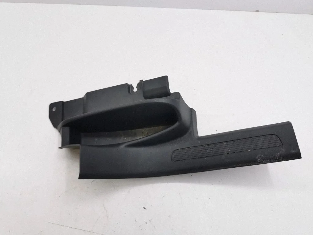 Rear sill trim cover 5NA868270B