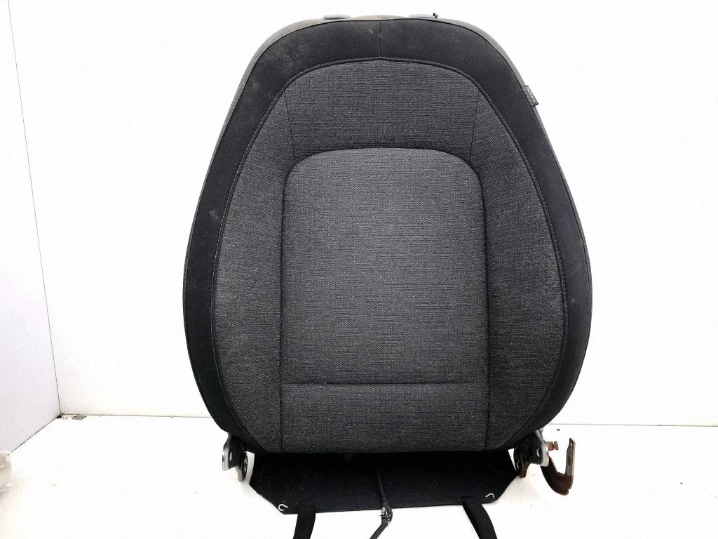 Front passenger seat – left