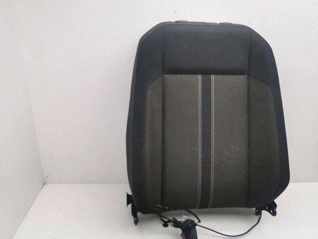 Eesmine kõrvalistuja iste
