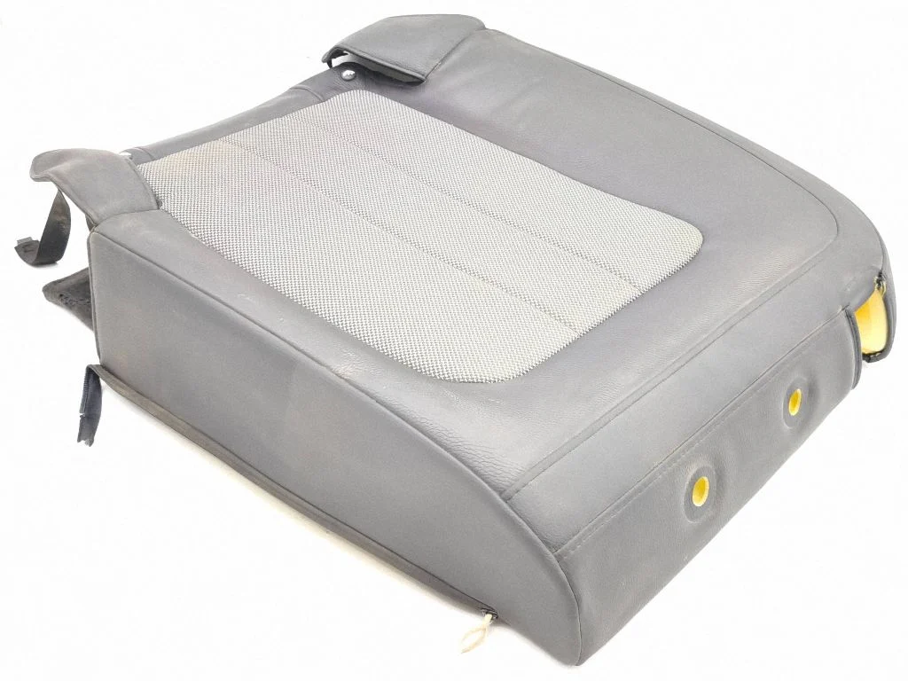 Rear seat – right