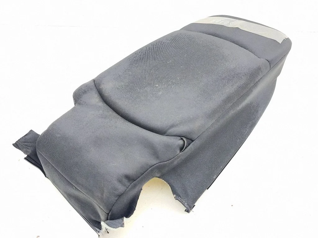 Rear seat – centre