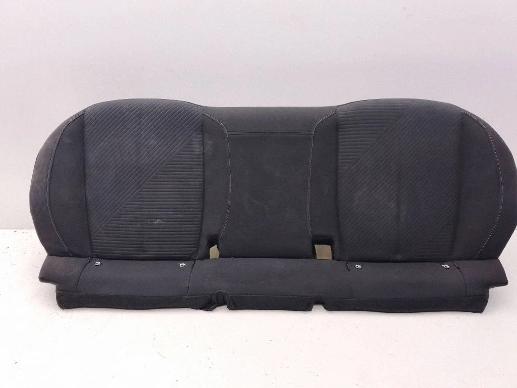 Rear seat P2643388X52