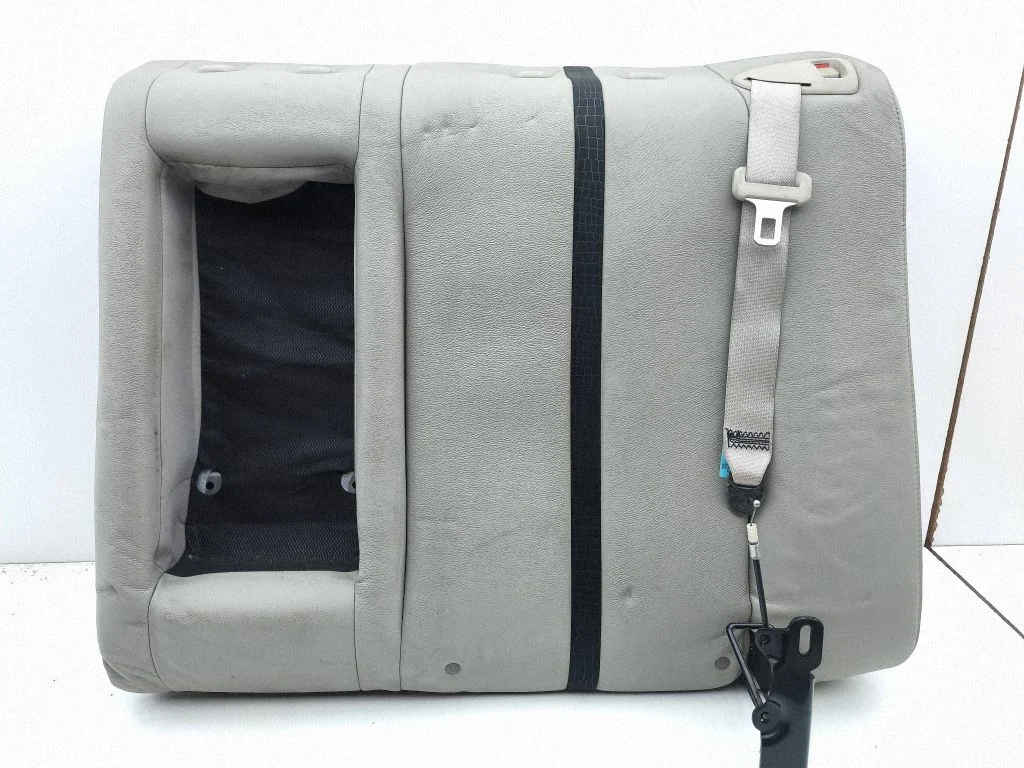 Rear seat – right