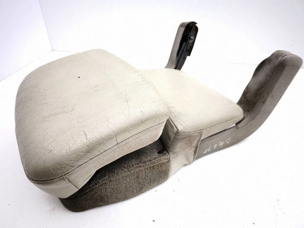 Rear seat – centre