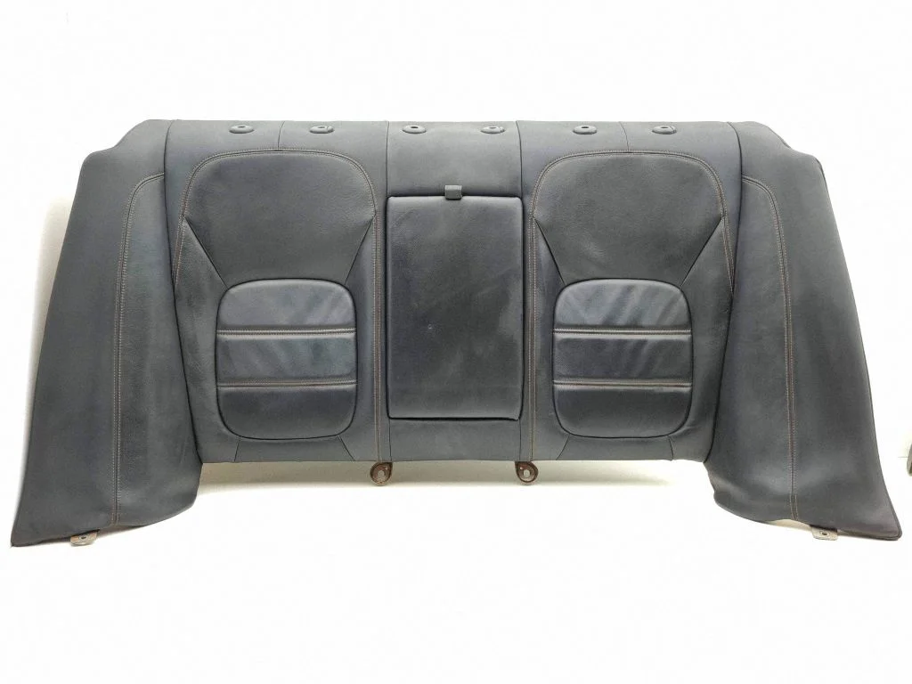 Aizmugurējais sēdeklis