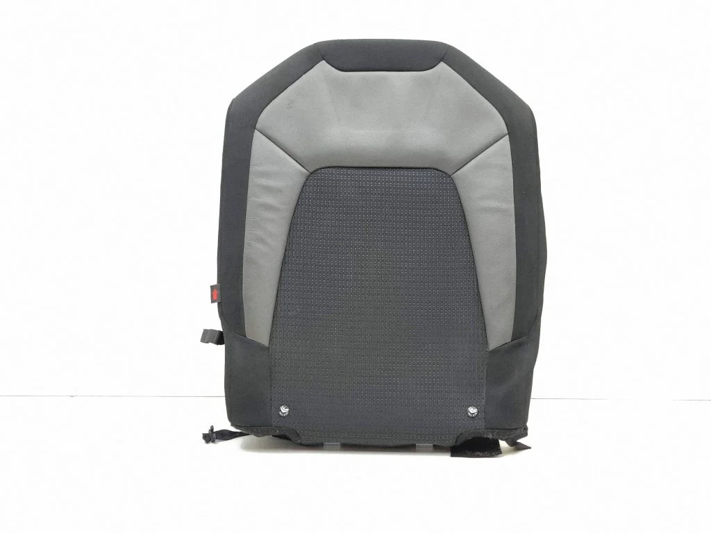 Rear seat – centre