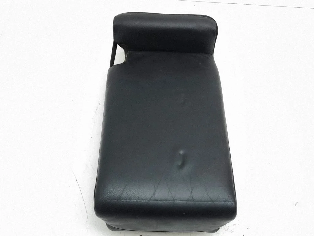 Rear seat – centre